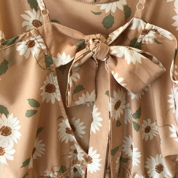 Fifty Street Tie Back Daisy Romper - Picture 3 of 6